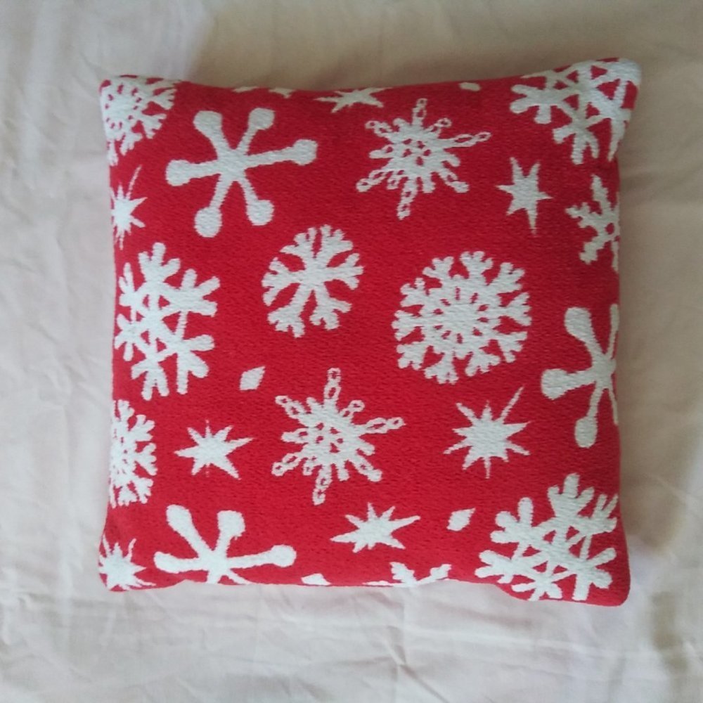 Christmas Red/White Snow Flake Accent Throw Pillow Holiday